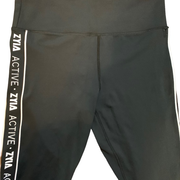 Zyia black logo stripe light n tight hi rise 7/8 24” legging NWT - Picture 6 of 7